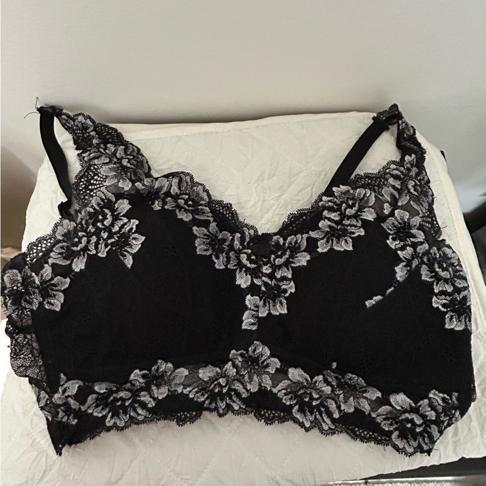 Rhonda Black Lace Floral Bralette EUC